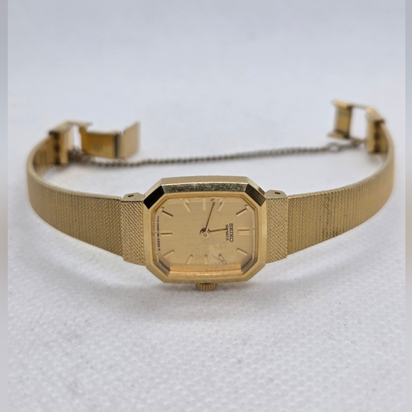 Seiko Quartz Vintage Women's Watch Small Gold Tone Face 6.5" - Picture 2 of 10